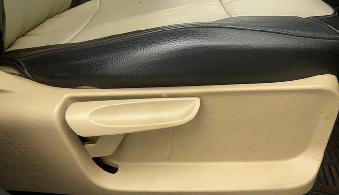 2016 Volkswagen Ameo HIGHLINE 1.2, Petrol, Manual, 64,500 km, Driver Side Adjustment Panel