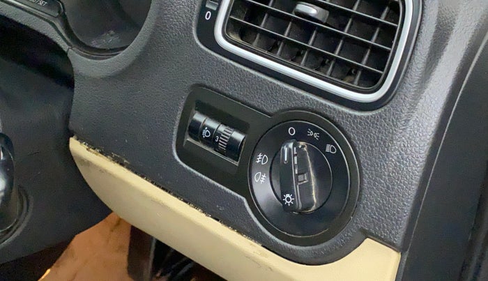 2016 Volkswagen Ameo HIGHLINE 1.2, Petrol, Manual, 64,500 km, Dashboard - Headlight height adjustment not working
