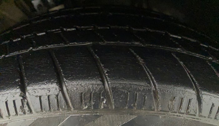 2016 Volkswagen Ameo HIGHLINE 1.2, Petrol, Manual, 64,500 km, Left Front Tyre Tread