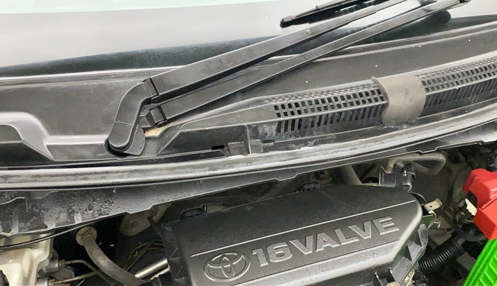 2013 Toyota Etios Liva G, Petrol, Manual, 58,634 km, Bonnet (hood) - Cowl vent panel has minor damage