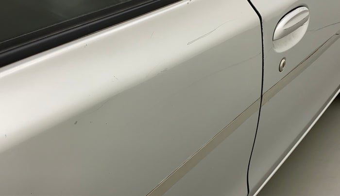 2013 Toyota Etios Liva G, Petrol, Manual, 58,634 km, Right rear door - Minor scratches