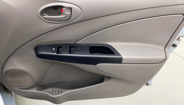 2011 Toyota Etios Liva G, Petrol, Manual, 44,237 km, Driver Side Door Panels Control