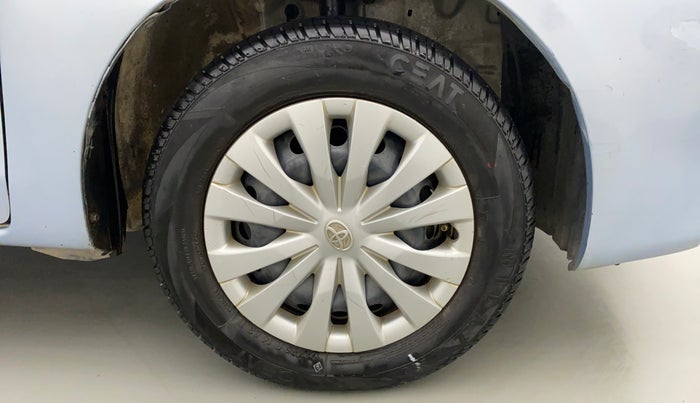 2011 Toyota Etios Liva G, Petrol, Manual, 44,799 km, Right Front Wheel
