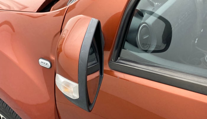 2017 Renault Duster RXZ 85 PS DIESEL, Diesel, Manual, 69,982 km, Left rear-view mirror - ORVM switch has minor damage