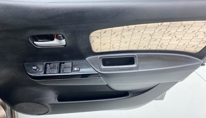 2017 Maruti Wagon R 1.0 VXI+ (O) MT, Petrol, Manual, 37,919 km, Driver Side Door Panels Control