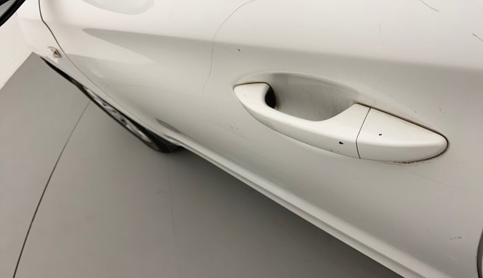 2015 Hyundai Elite i20 MAGNA 1.2, CNG, Manual, 78,838 km, Front passenger door - Slightly dented