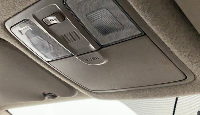 2015 Hyundai Elite i20 MAGNA 1.2, CNG, Manual, 78,838 km, Ceiling - Sun Glass Holder not working