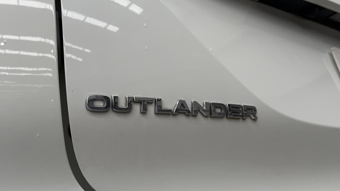 2024 Mitsubishi Outlander Es 5 Seat (2WD), Automatic, 58041 km, Badge (Boot Left Side)
