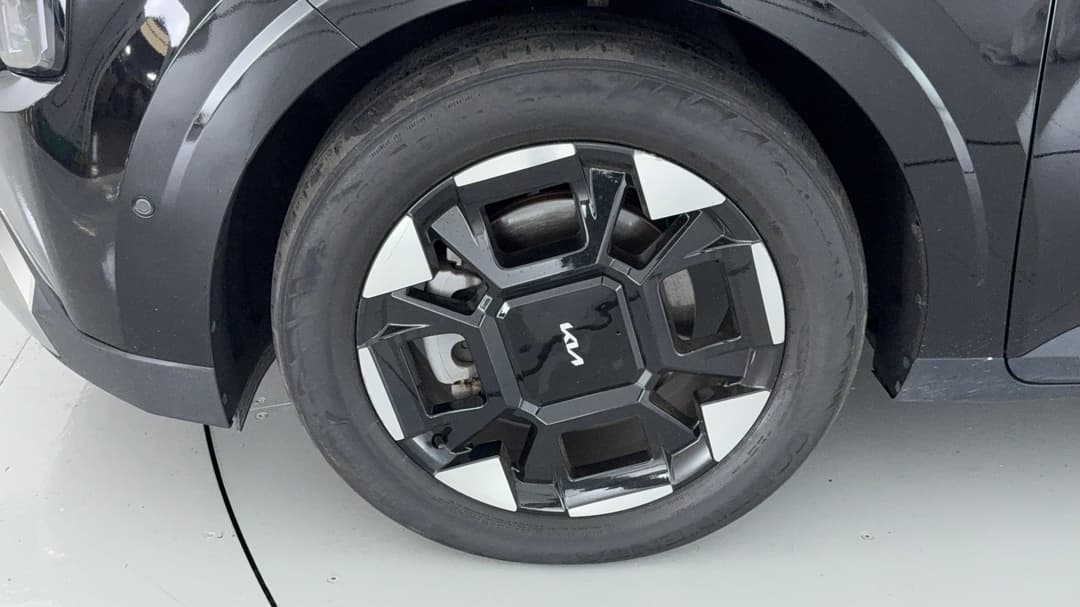 2024 Kia Carnival Gt-line, Automatic, 22393 km, Left Front Wheel