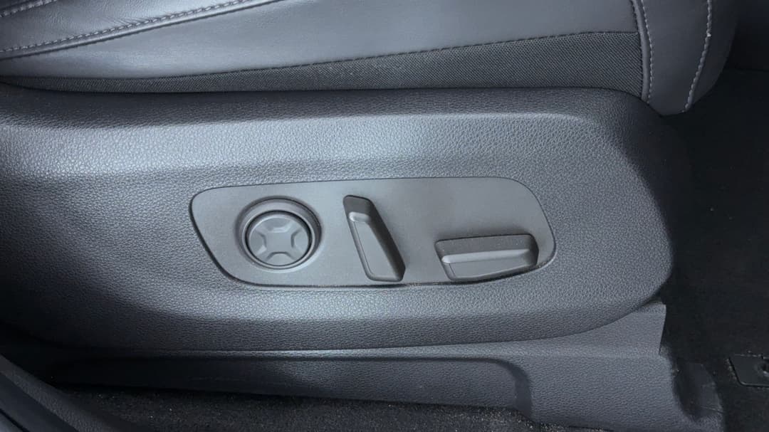2024 Kia Carnival Gt-line, Automatic, 22393 km, Drivers Side Adjustment Panel
