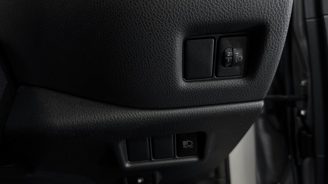 2018 Toyota C-HR (2WD), Automatic, 78922 km, Utility Switches/Buttons