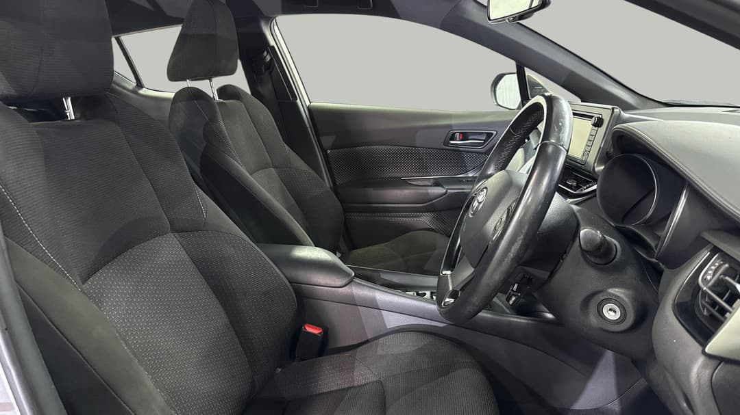 2018 Toyota C-HR (2WD), Automatic, 78922 km, Right Side Front Door Cabin View
