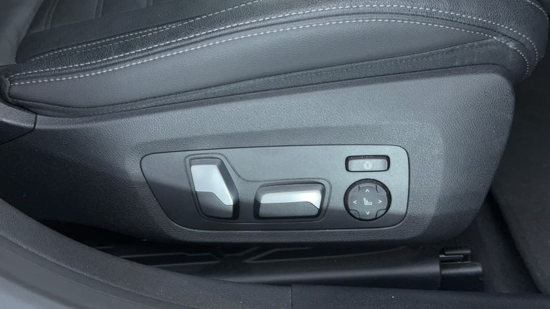 2022 BMW 4 30i M Sport Gran Coupe, Automatic, 75167 km, Drivers Side Adjustment Panel