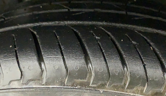 2022 Nissan MAGNITE XE, Petrol, Manual, 19,864 km, Left Front Tyre Tread
