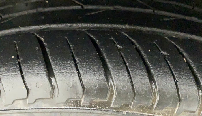 2022 Nissan MAGNITE XE, Petrol, Manual, 19,864 km, Left Rear Tyre Tread