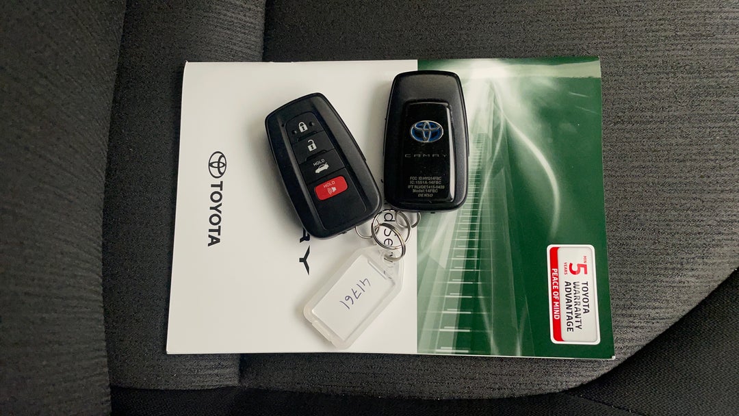 2020 Toyota Camry Ascent Hybrid, Automatic, 58393 km, Key Close-up