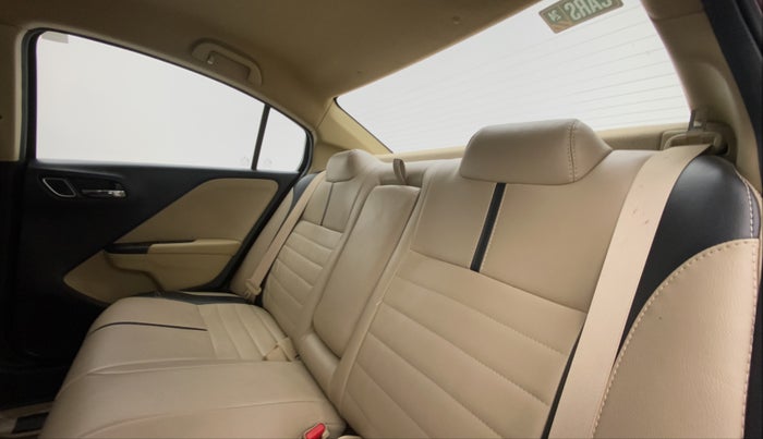 2017 Honda City 1.5L I-VTEC V MT, Petrol, Manual, 46,843 km, Right Side Rear Door Cabin