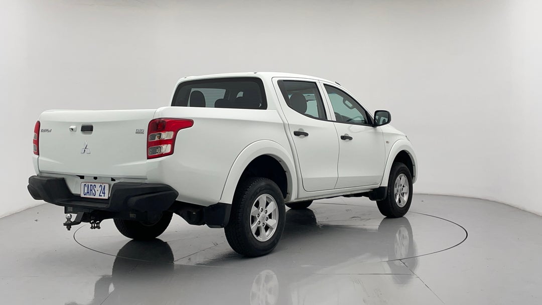 Right Back Diagonal (45- Degree) View