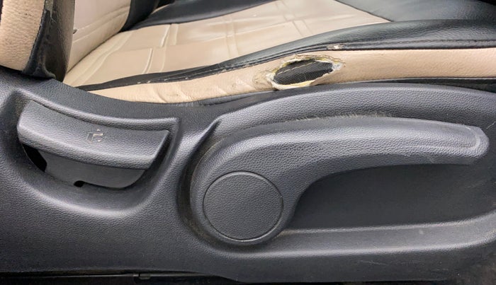 2017 Hyundai Elite i20 ASTA 1.2 (O), Petrol, Manual, 1,46,066 km, Driver Side Adjustment Panel