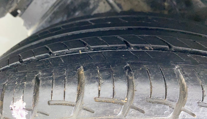 2016 Maruti Baleno DELTA 1.2 K12, Petrol, Manual, 49,720 km, Left Front Tyre Tread