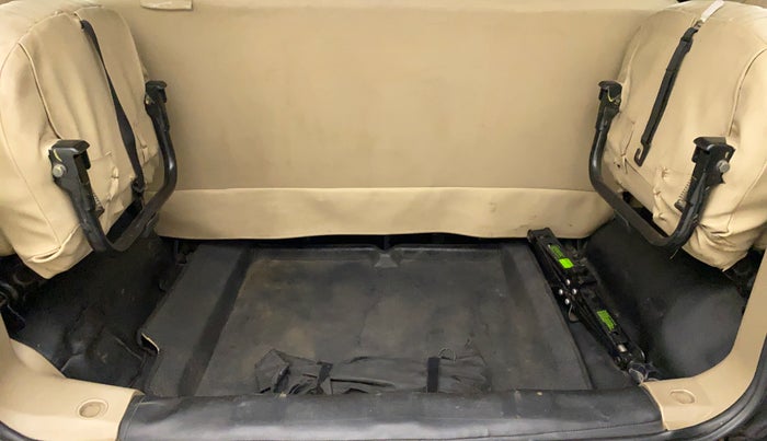 2016 Mahindra TUV300 T8 AMT, Diesel, Automatic, 82,527 km, Boot Inside