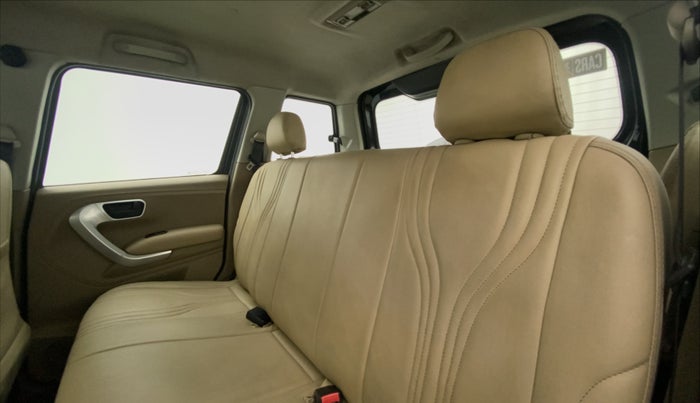 2016 Mahindra TUV300 T8 AMT, Diesel, Automatic, 82,527 km, Right Side Rear Door Cabin