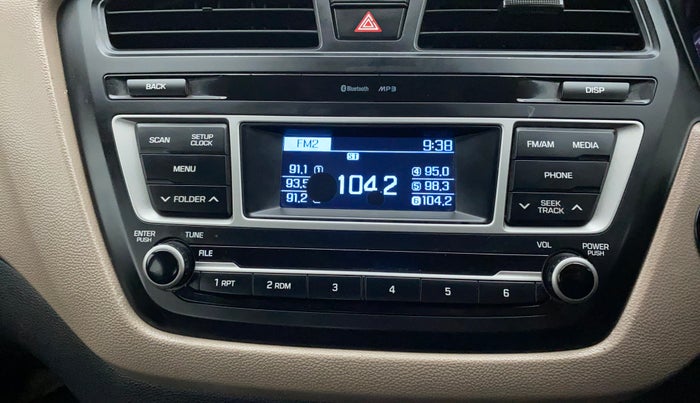 2016 Hyundai Elite i20 ASTA 1.2, Petrol, Manual, 67,007 km, Infotainment system - Dispalyhas spot on screen