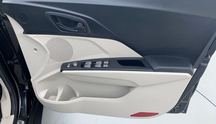 2020 Mahindra XUV300 1.2 W6 MT, Petrol, Manual, 6,958 km, Driver Side Door Panels Control