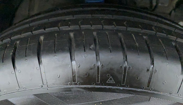 2020 Mahindra XUV300 1.2 W6 MT, Petrol, Manual, 6,958 km, Right Front Tyre Tread
