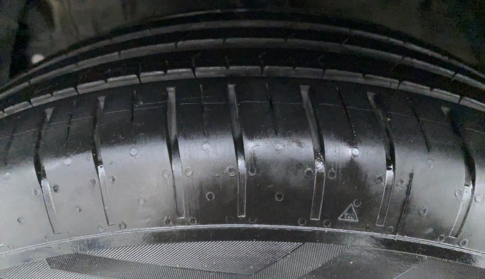 2020 Mahindra XUV300 1.2 W6 MT, Petrol, Manual, 6,958 km, Left Front Tyre Tread