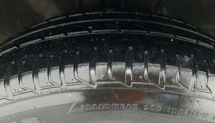 2013 Toyota Etios Liva GD, Diesel, Manual, 68,353 km, Right Front Tyre Tread