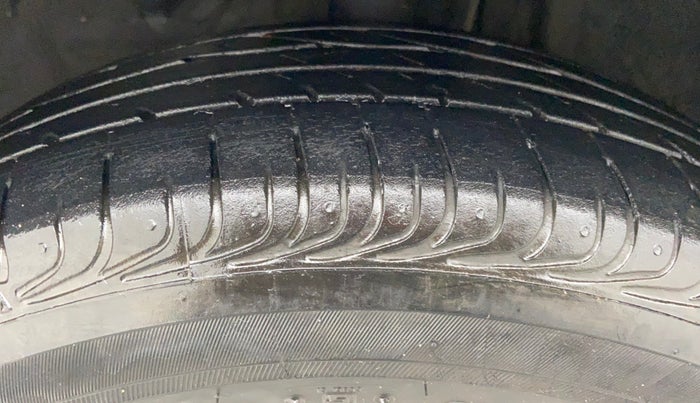 2018 Toyota YARIS V MT, Petrol, Manual, 36,723 km, Left Front Tyre Tread