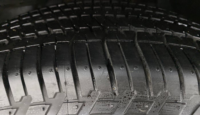 2019 Mahindra XUV500 W3, Diesel, Manual, 74,548 km, Left Front Tyre Tread