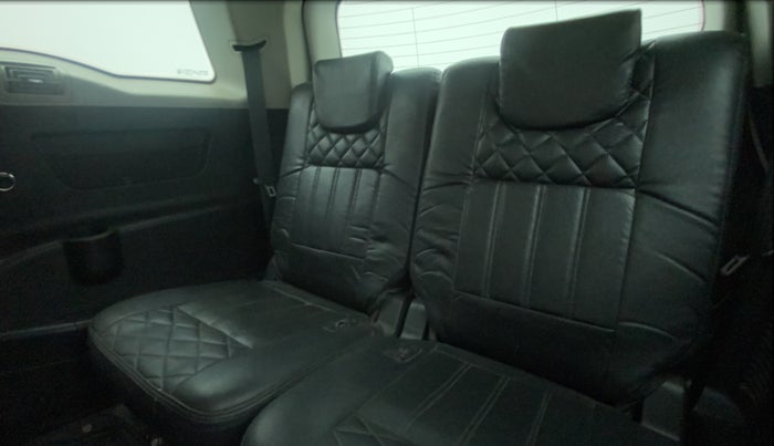 2019 Mahindra XUV500 W3, Diesel, Manual, 74,548 km, Third Seat Row ( optional )