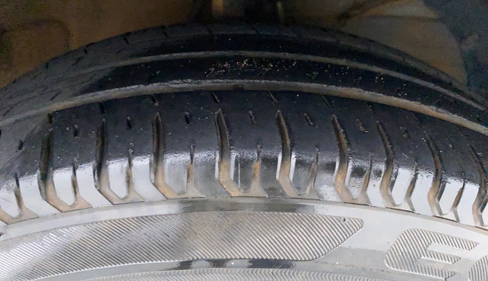 2018 Maruti Dzire VXI, Petrol, Manual, 24,092 km, Right Front Tyre Tread