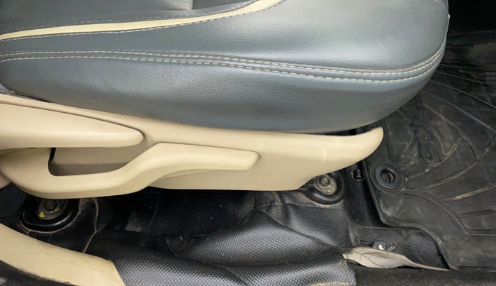 2016 Toyota Etios GD, Diesel, Manual, 19,481 km, Driver seat - Seat side trim has minor damage