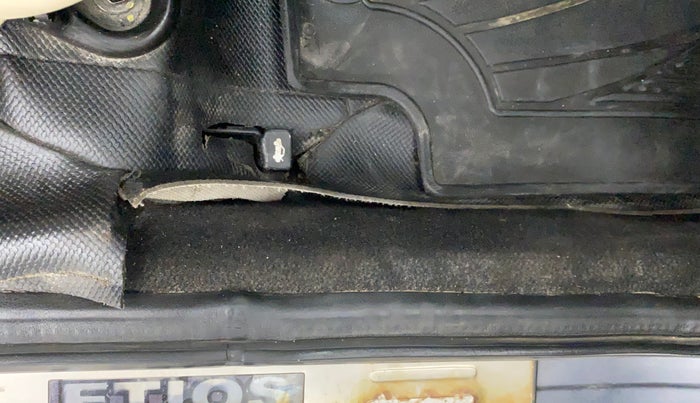 2016 Toyota Etios GD, Diesel, Manual, 19,481 km, Flooring - Carpet is minor damage
