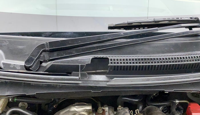 2016 Toyota Etios GD, Diesel, Manual, 19,481 km, Bonnet (hood) - Cowl vent panel has minor damage