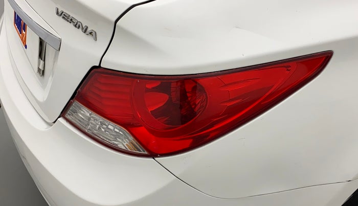 2013 Hyundai Verna FLUIDIC 1.6 VTVT EX, Petrol, Manual, 88,073 km, Right tail light - Minor damage