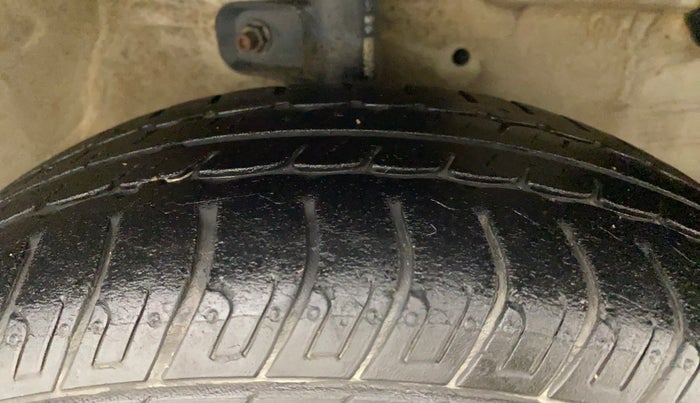 2015 Maruti Celerio ZXI D, Petrol, Manual, 84,223 km, Right Front Tyre Tread