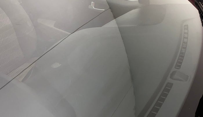 2017 Hyundai Xcent SX 1.2, Petrol, Manual, 33,856 km, Front windshield - Minor spot on windshield