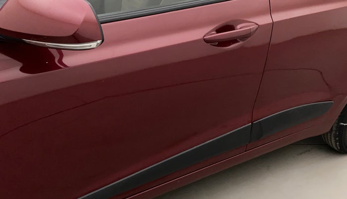 2017 Hyundai Xcent SX 1.2, Petrol, Manual, 33,856 km, Front passenger door - Paint has faded