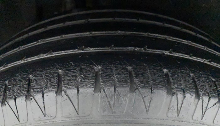 2017 Maruti Vitara Brezza ZDI PLUS, Diesel, Manual, 33,772 km, Left Rear Tyre Tread