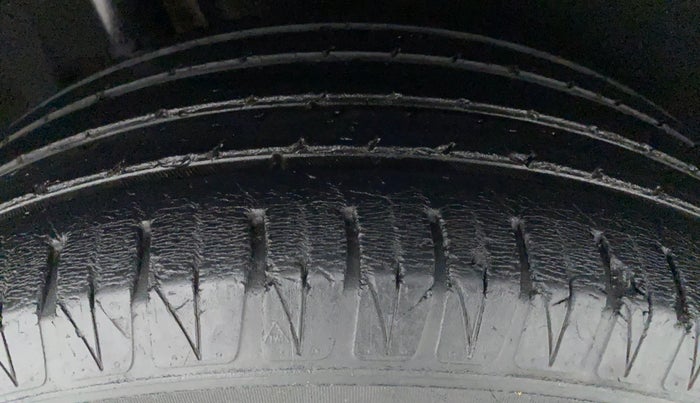 2017 Maruti Vitara Brezza ZDI PLUS, Diesel, Manual, 33,772 km, Right Rear Tyre Tread