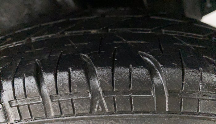 2013 Maruti Ritz VXI, Petrol, Manual, 51,250 km, Left Rear Tyre Tread