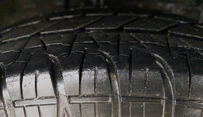 2013 Maruti Ritz VXI, Petrol, Manual, 51,250 km, Right Front Tyre Tread