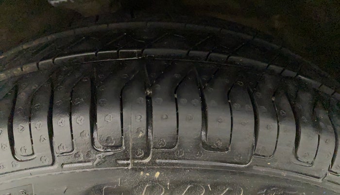 2018 Maruti Alto K10 LXI CNG, CNG, Manual, 54,215 km, Left Front Tyre Tread
