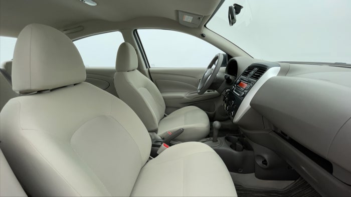 NISSAN SUNNY-Right Side Front Door Cabin View