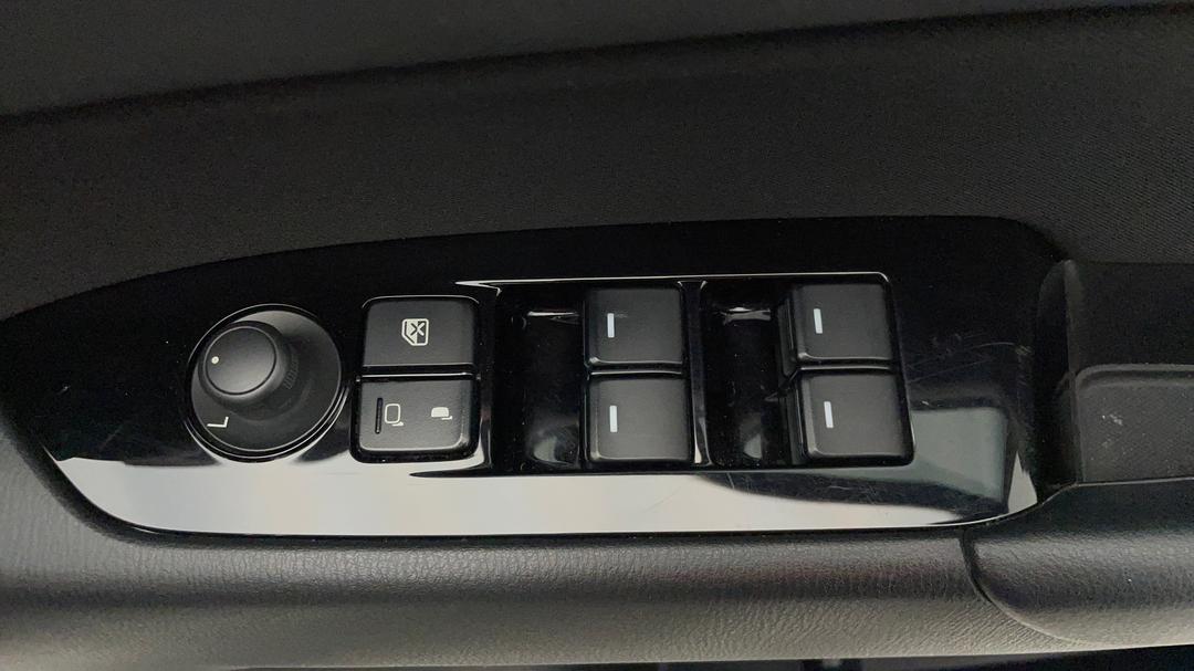 2019 Mazda CX-5 Maxx Sport (4x2), Automatic, 101213 km, Drivers Side Door Panel Controls