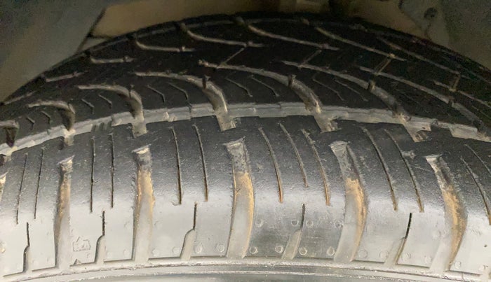2018 Mahindra XUV500 W7 AT, Diesel, Automatic, 67,676 km, Left Front Tyre Tread